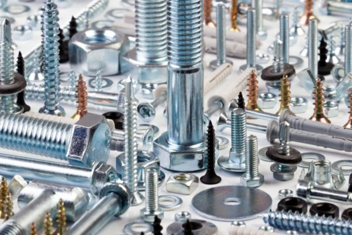 Производство профессионального крепежа: современные стандарты и технологии