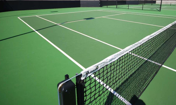 Сравнение игровых поверхностей теннисных кортов