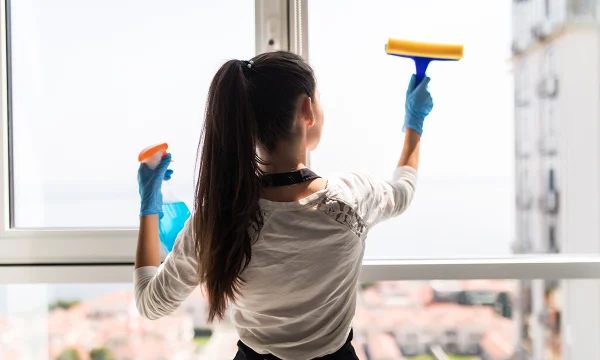 Профессиональное мытье окон: секреты чистоты и безопасности