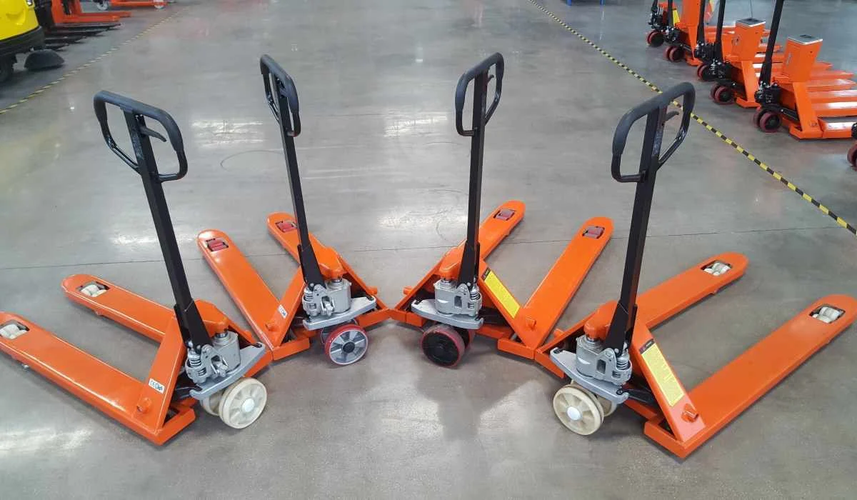 Современные гидравлические тележки: виды, особенности и правила выбора Современные гидравлические тележки: виды, особенности и правила выбора