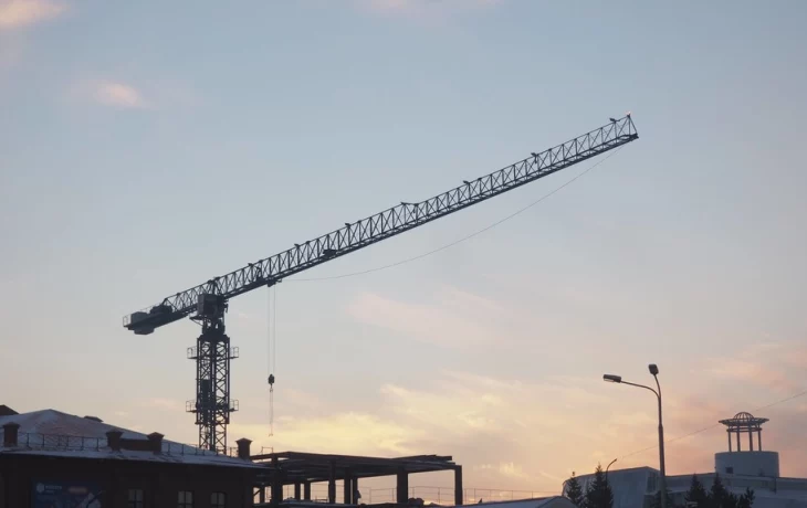 В Омске завершают строительство завода по производству быстровозводимых домов