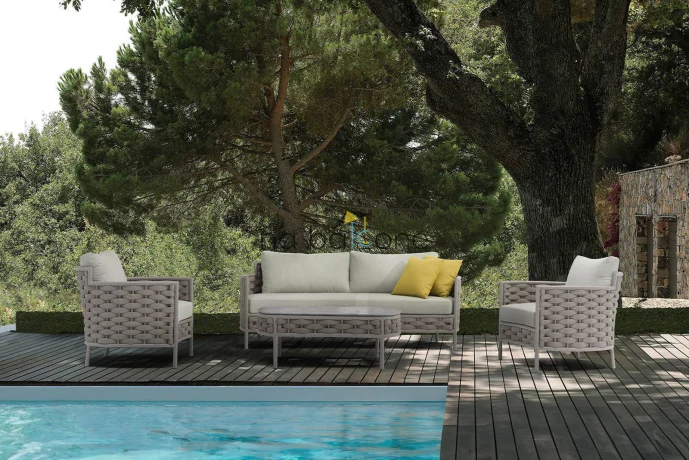 Уличная мебель: тренды, материалы и советы по выбору