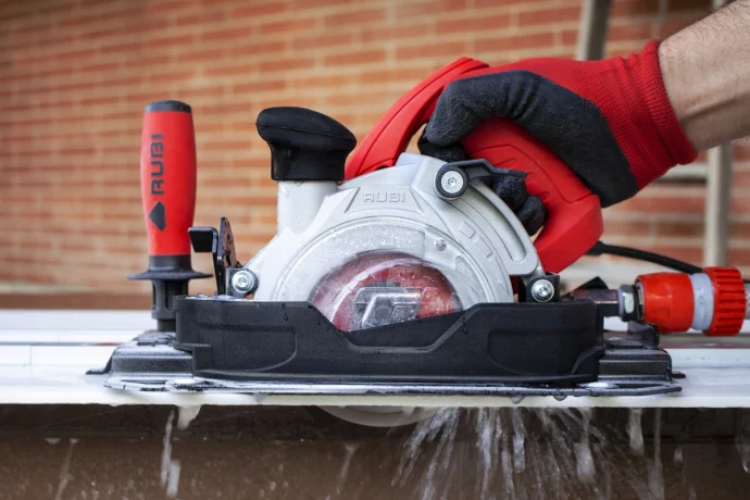 Искусство точной резки: работа с керамогранитом