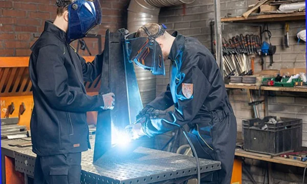 Спецодежда: защитить людей и усилить компанию