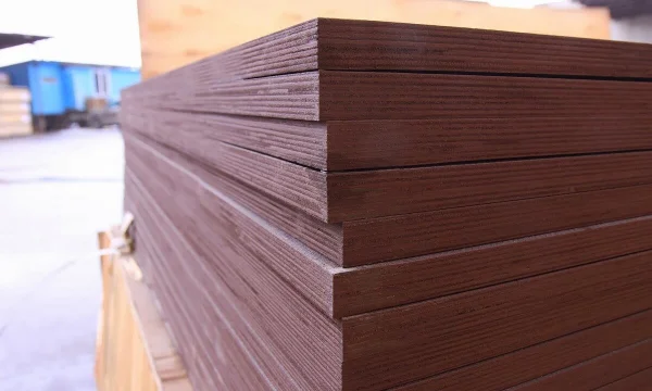 Ламинированная и влагостойкая фанера: особенности и применение