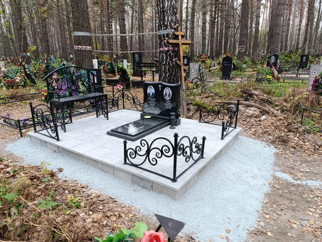 Портрет на памятнике не обязательно в зрелом возрасте, иногда выбирают таким, каким человек запомнился