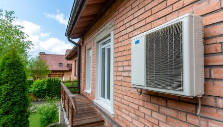 Незнающий делает дважды или как установить кондиционер во время ремонта так, чтобы не переделывать отделку