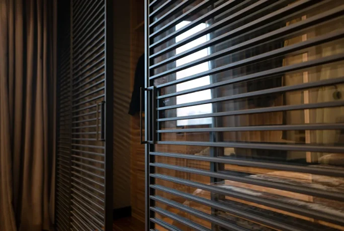 Раздвижные перегородки: стиль, свет и функциональность в каждом квадратном метре