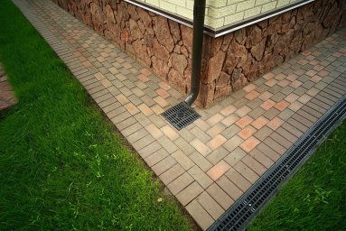 Дренаж участка: защита от избыточной влаги и подтопления