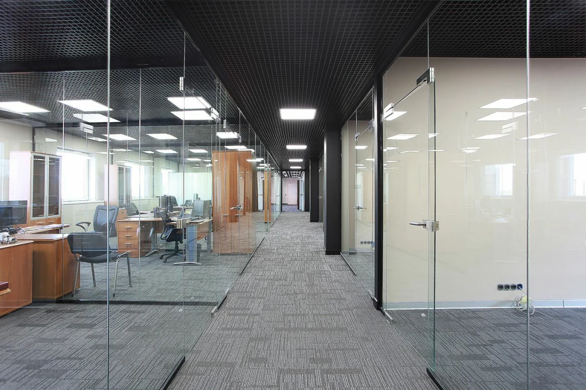 Стеклянные перегородки для офиса - onstek.ru