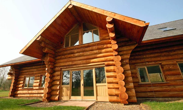 Строительство рубленных деревянных домов: описание и полезные советы