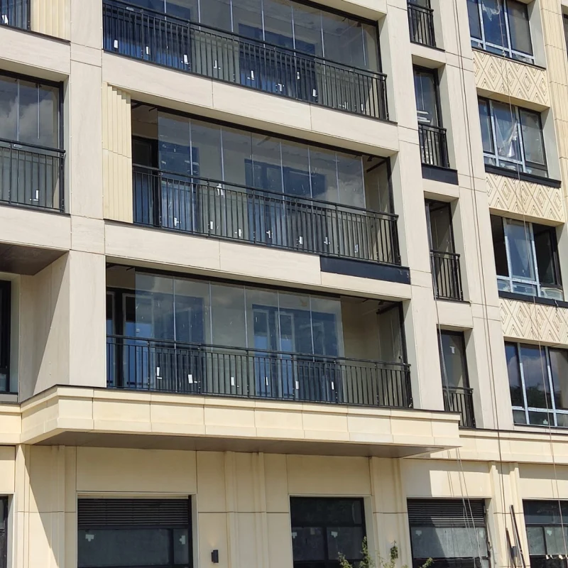 Безрамное остекление балкона: панорамный вид и современный дизайн Безрамное остекление балкона: панорамный вид и современный дизайн