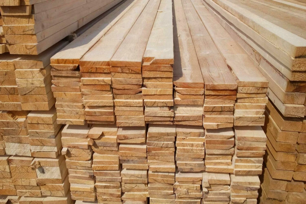 Обрезная доска: универсальный материал для строительства и отделки