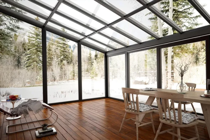 Терраса с панорамными окнами: соединение комфорта и единения с природой