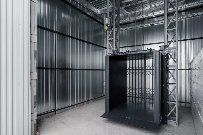 Как выбрать грузовой подъемник для малого бизнеса