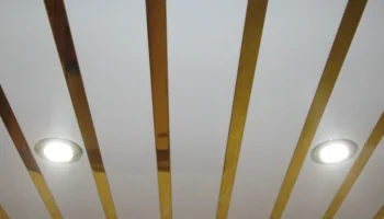 Подвесные реечные потолки в квартире: плюсы, минусы и когда они действительно оправданы