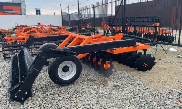 Прицепные бороны: виды, применение и критерии выбора для эффективной обработки почвы