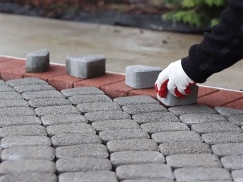 Как укладывать тротуарную плитку
