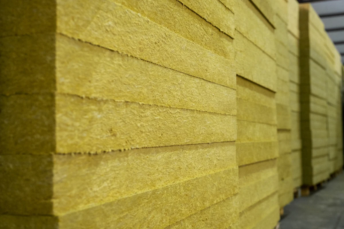 Сэндвич-панели из минеральной ваты: полный обзор современных строительных решений