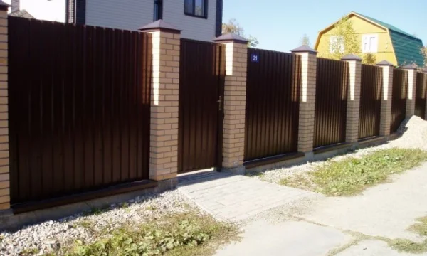 Выбираем оптимальный профнастил для забора - советы Alumdevelop.ru