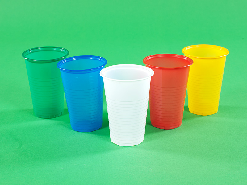 Одноразовые пластиковые стаканчики: сфера применения и свойства