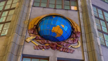 Отреставрированный глобус вернут на фасад Центрального телеграфа Москвы в 2025 году