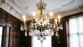 Потолочные латунные люстры под старину
