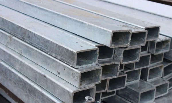 Профильная труба и рифленая арматура: основа современного строительства