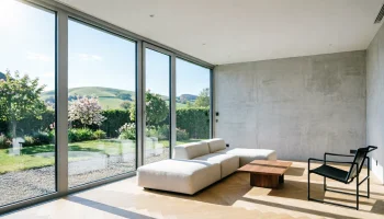 Панорамное остекление: плюсы, минусы и скрытые затраты, о которых не говорят менеджеры