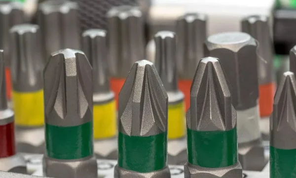 Электроинструмент и расходные материалы: биты для шуруповёртов и алмазные диски