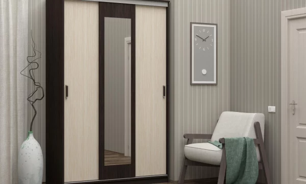 Главный в прихожей