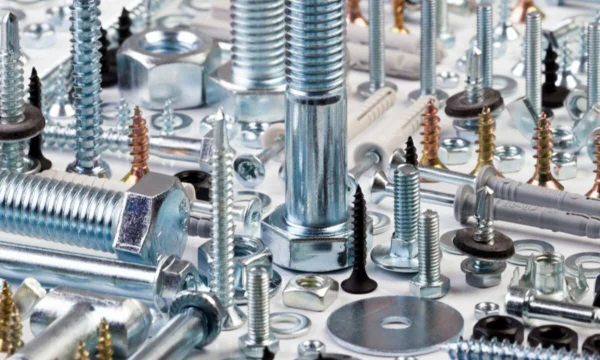 Производство профессионального крепежа: современные стандарты и технологии