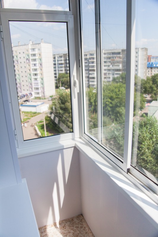 Как правильно остеклить балкон? 3
