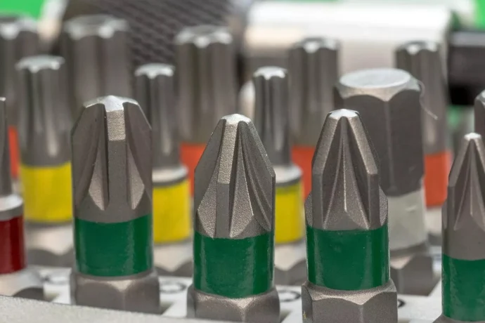 Электроинструмент и расходные материалы: биты для шуруповёртов и алмазные диски Электроинструмент и расходные материалы: биты для шуруповёртов и алмазные диски