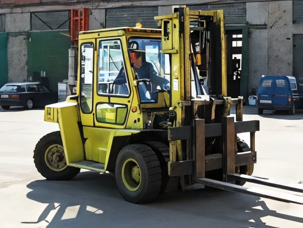 Аренда вилочного погрузчика: эффективное решение для складской логистики