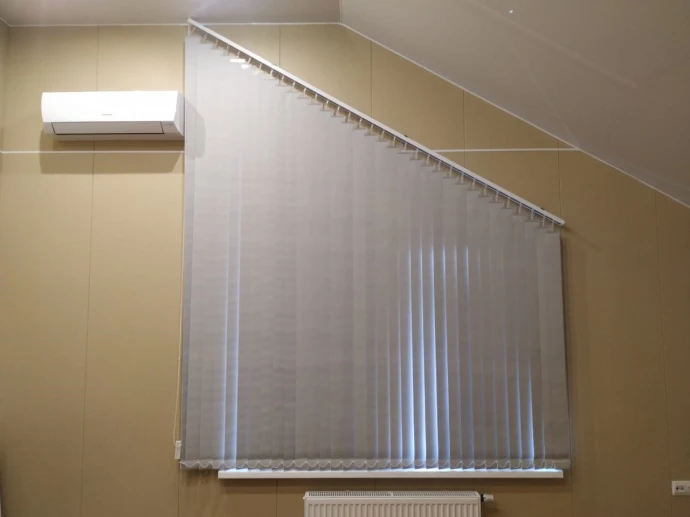 Вертикальные жалюзи на косые окна 2