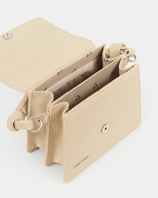 Как выбрать идеальную маленькую сумку для своего образа 5