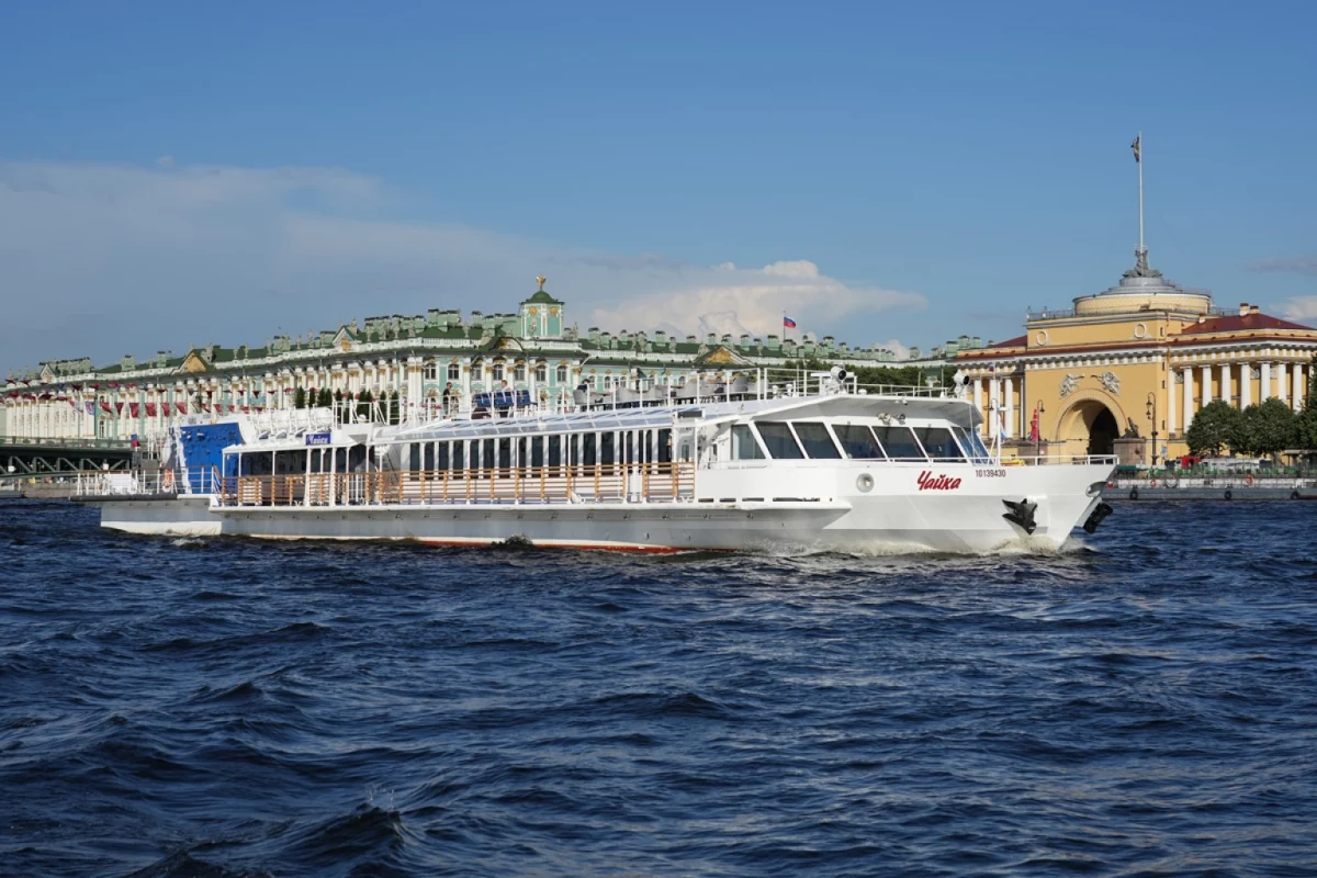 Сказочные водные экскурсии по каналам Санкт-Петербурга