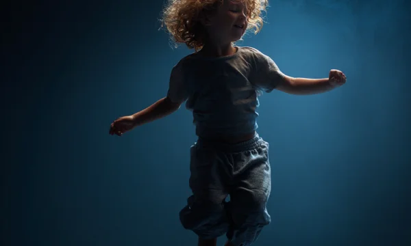 Вашему малышу понравится детский домашний батут: компактно и весело