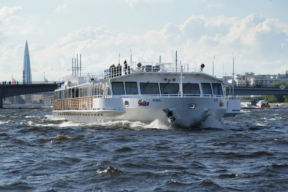Сказочные водные экскурсии по каналам Санкт-Петербурга