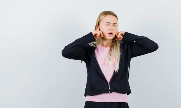 Стройка и лай собак раздражают меньше всего: какие шумы россияне готовы терпеть