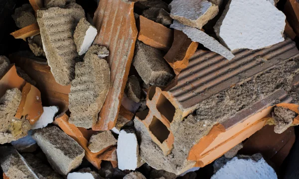 Законная утилизация: какие нормативные изменения помогут решить проблему накопления строительных отходов?