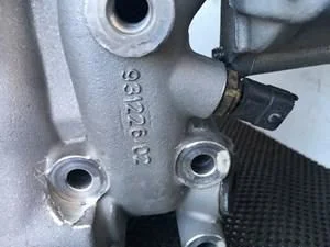 б/у водяной насос в сборе с фильтром охлаждающей жидкости и корпусом термостата для двигателя paccar mx13 1