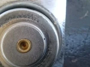 бывшая в потребовании водяная трубка подключается к корпусу термостата p/n a9062031974 для двигателя mercedes mbe906 1