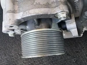 б/у водяной насос в сборе с фильтром охлаждающей жидкости и корпусом термостата для двигателя paccar mx13 3