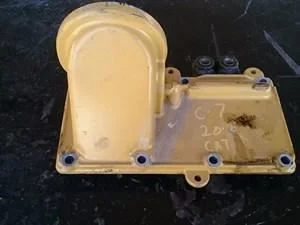 поворотный вал и крышка с базой масляного фильтра для двигателя caterpillar c7 2