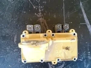 поворотный вал и крышка с базой масляного фильтра для двигателя caterpillar c7 3