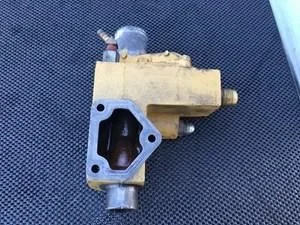 б/у корпус термостата для двигателя caterpillar c7 1