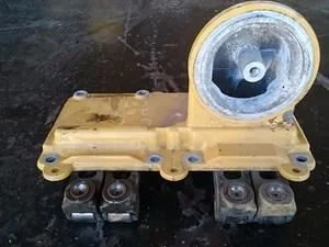 поворотный вал и крышка с базой масляного фильтра для двигателя caterpillar c7 0