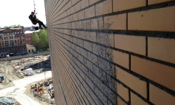 Альпинисты. Все виды высотных работ. Монтаж. Покраска фасада. Мойка окон. Наружная реклама. 2